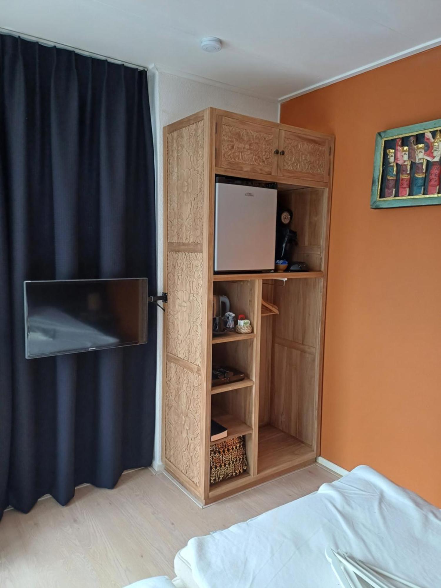 East Meets West Bed&Breakfast Veenendaal Exterior foto